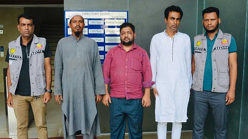 পুঁজিবাজার নিয়ে ‘বিভ্রান্তি ছড়ানোর’ অভিযোগ, গ্রেপ্তার ৩