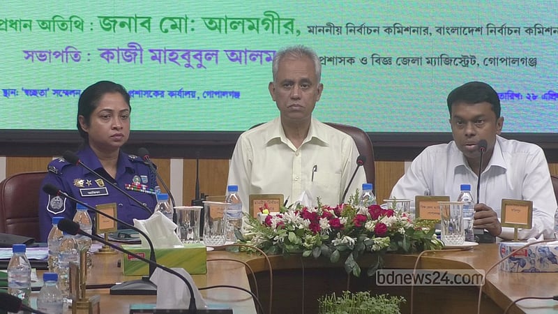 ‘ভুল বক্তব্য প্রচার’, গণমাধ্যমকে ভয় পাচ্ছেন নির্বাচন কমিশনার