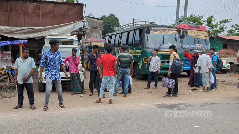 পরিবহন ধর্মঘট: তীব্র গরমে খাগড়াছড়িতে দুর্ভোগে যাত্রীরা