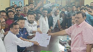 উপ-নির্বাচন: ভাইয়ের মনোনয়ন জমা দেওয়ার সঙ্গী পুলিশের অতিরিক্ত ডিআইজি