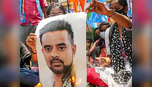 যৌন নিপীড়ন: দেব গৌড়ার নাতির হাজারো ভিডিও ফাঁস