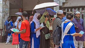 দাবদাহ: ২ মে পর্যন্ত প্রাথমিক, ২৭ জেলার মাধ্যমিক ও কলেজ মঙ্গলবার বন্ধ