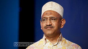 দেশে ফিরেছেন মোসাদ্দেক আলী ফালু
