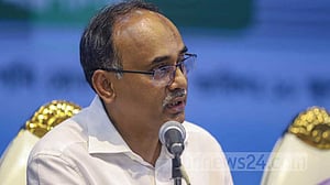 গভর্নরের পদ ছাড়লেন আব্দুর রউফ তালুকদার