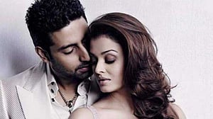 বিয়ে ‘টিকে আছে’, আঙুলের আংটি দেখালেন অভিষেক