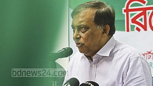 ‘বস্তায় করে টাকা যেত’ সাবেক স্বরাষ্ট্রমন্ত্রীর বাসায়, অনুসন্ধানে দুদক