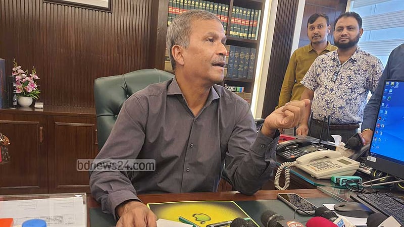 বিপ্লবকে সন্ত্রাসী কর্মকাণ্ড দেখাতে জামায়াত নিষিদ্ধ করা হয়: আইন উপদেষ্টা