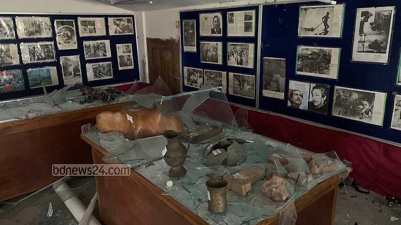বরগুনা মুক্তিযুদ্ধ জাদুঘরে তাণ্ডব, লুট হয়েছে মুক্তিযুদ্ধের স্মৃতি
