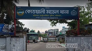 বরিশালে কুকুর টেনে বের করল নবজাতকের লাশ