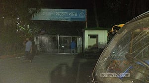 বরিশালে আওয়ামী লীগ নেতাকে কুপিয়ে জখম