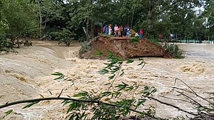 আখাউড়ায় ভেঙেছে হাওরা নদীর বাঁধ, পানিবন্দি ১২ শতাধিক পরিবার