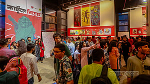 দর্শকে ঠাসা ‘কার্টুনে বিদ্রোহ’ প্রদর্শনী