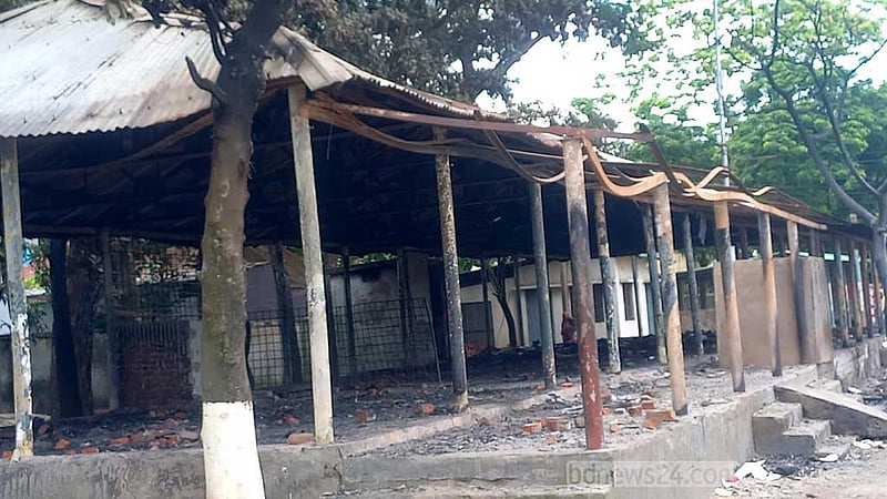 পুড়িয়ে দেওয়া হল চাঁদপুর নৌ থানা