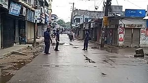 পালাতে গিয়ে সীমান্তে ধরা রাসিক কর্মকর্তা ও কাউন্সিলরসহ ৪ জন