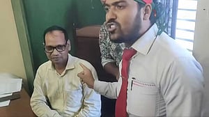 সিগারেটের প্যাকেট থাকায় 'পদত্যাগ' করতে চাপ, কর্মকর্তা অসুস্থ