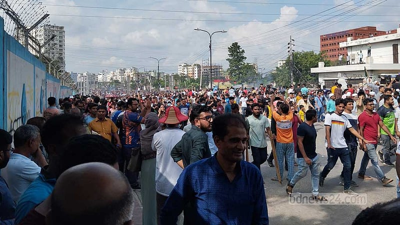 ‘গুলি খাইছি তো কী হইছে, শেখ হাসিনা পলাইছে’