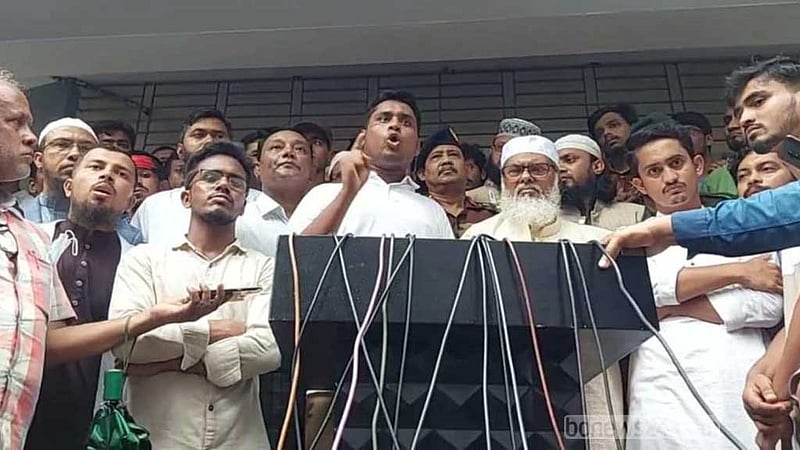 পার্শ্ববর্তী দেশ আন্তর্জাতিক ষড়যন্ত্রে লিপ্ত হচ্ছে: সমন্বয়ক হাসনাত আব্দুল্লাহ