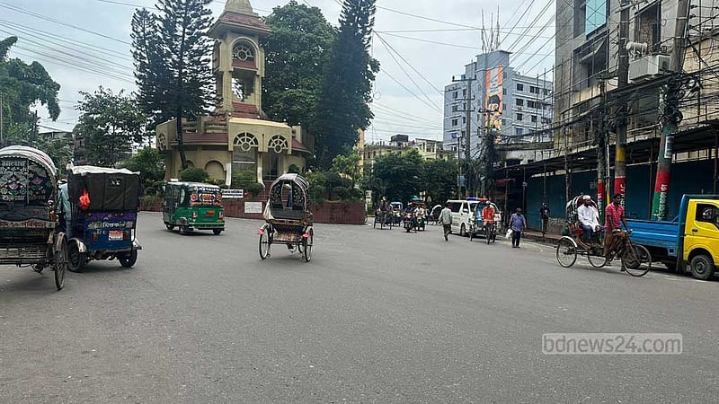 চট্টগ্রামে অফিস-কারখানা সচল, যানবাহন কম