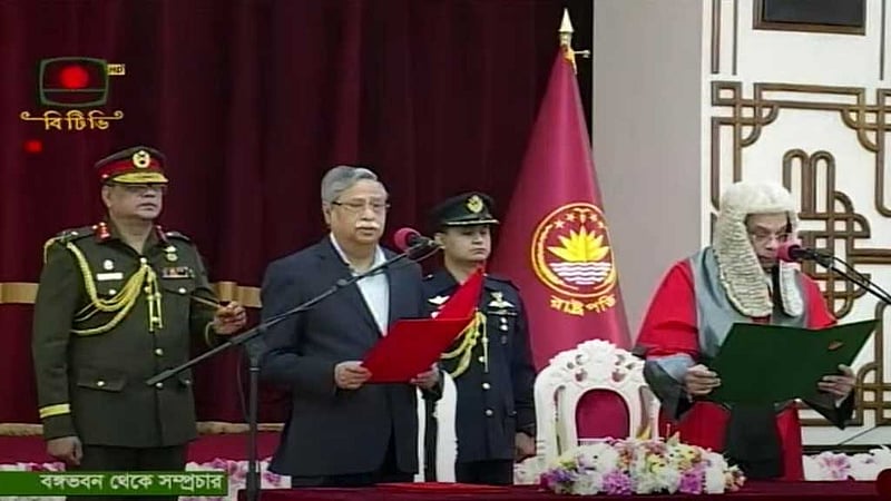 প্রধান বিচারপতির শপথ নিলেন সৈয়দ রেফাত আহমেদ