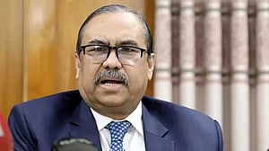 পদ ছাড়তে হল প্রধান বিচারপতিকেও