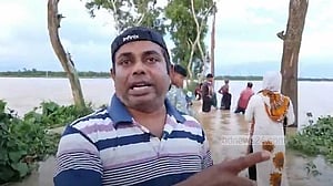 কুমিল্লায় বন্যা: ‘নৌকা না থাকায় ত্রাণ পৌঁছাতে পারছি না’