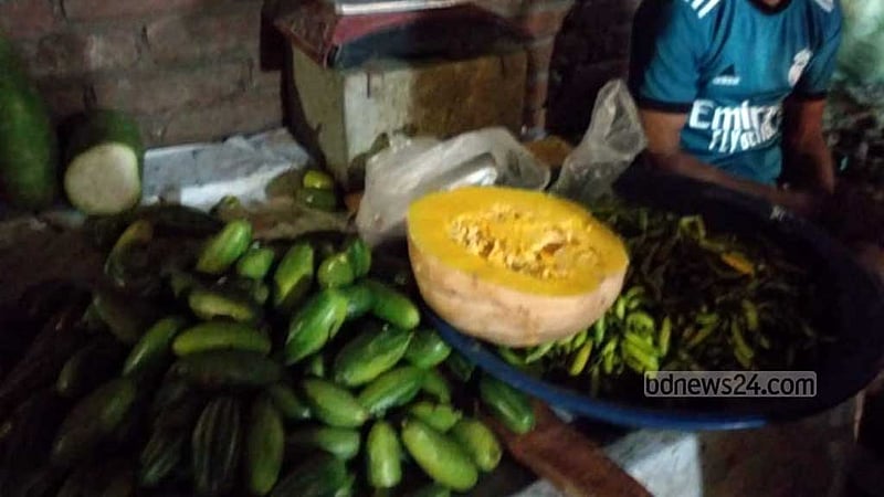 বন্যা: চট্টগ্রামে সবজির দামে লাফ, কাঁচা মরিচ ছুঁয়েছে হাজার টাকা