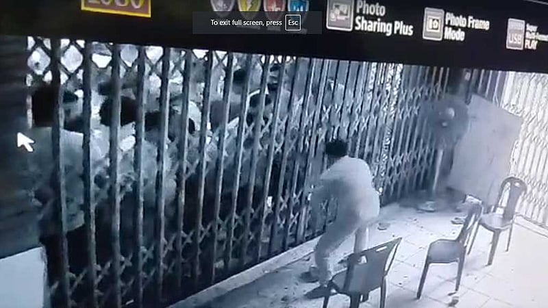 চট্টগ্রাম প্রেস ক্লাবে হামলা, ২০ সাংবাদিক আহত