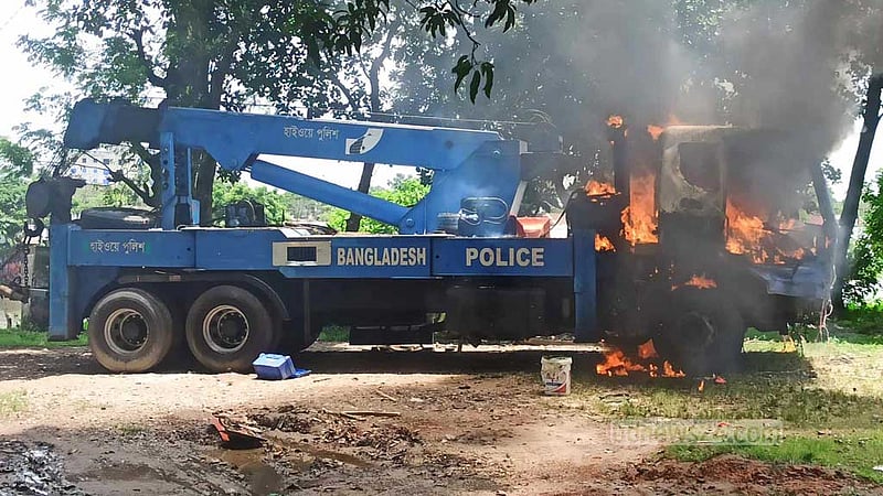 কুমিল্লায় থানায় ঢুকে হাইওয়ে পুলিশ সদস্যকে পিটিয়ে হত্যা
