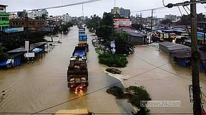 ঢাকা-চট্টগ্রাম মহাসড়কের ৭ কিলোমিটার প্লাবিত, চালকরা আতঙ্কে