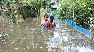কুমিল্লার মনোহরগঞ্জ ও নাঙ্গলকোটে ত্রাণের জন্য হাহাকার