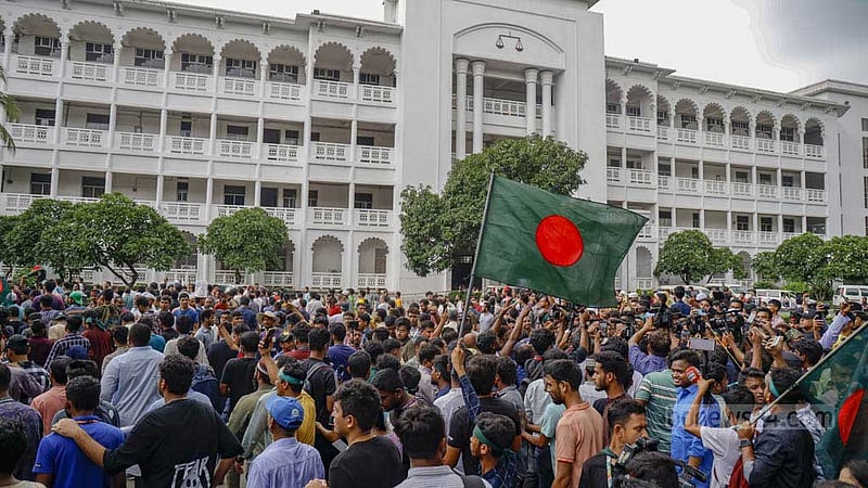 অন্তর্বর্তী সরকার: সংস্কারের লক্ষ্যে পদত্যাগ আর পরিবর্তনের হিড়িক
