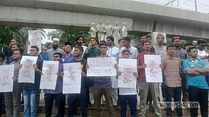 অভিভাবকহীন ঢাকা বিশ্ববিদ্যালয়, ক্লাসে ফিরছেন না শিক্ষার্থীরা