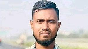 ধামরাইয়ে নিখোঁজ পুলিশ সদস্যের বস্তাবন্দি লাশ মিলল ডোবায়, স্ত্রী আটক