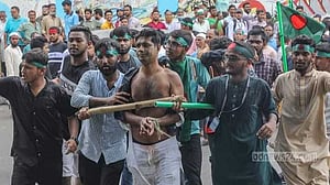 ধানমন্ডি ৩২ নম্বরে ফোন চেক ও মারধর নিয়ে যা বলছেন সমন্বয়করা