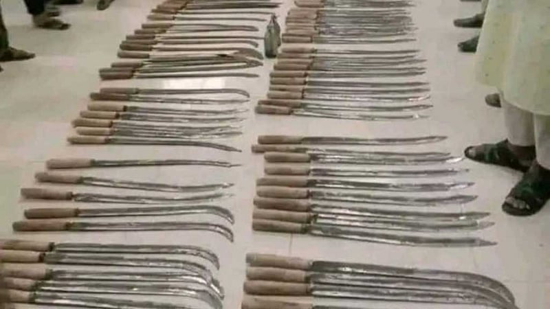 দিনাজপুরে বিশ্ববিদ্যালয়ের ছাত্রাবাস থেকে বিপুল দেশীয় অস্ত্র উদ্ধার