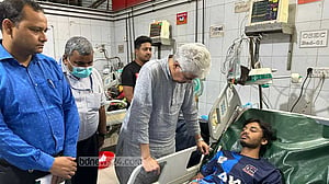 আনসারদের সঙ্গে সংঘর্ষে আহতদের খোঁজ নিলেন উপদেষ্টা আদিলুর