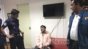 নৌ অধিদপ্তরের সাবেক প্রকৌশলী নাজমুল ও তার স্ত্রী কারাগারে