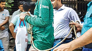 শিশুদের হাতকড়া-রিমান্ড: আইনে নেই, তবু কেন ঘটছে
