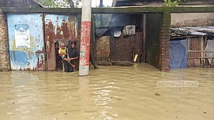 ফেনীতে বাঁধের ১০ স্থানে ভাঙন, ৪০ গ্রাম প্লাবিত