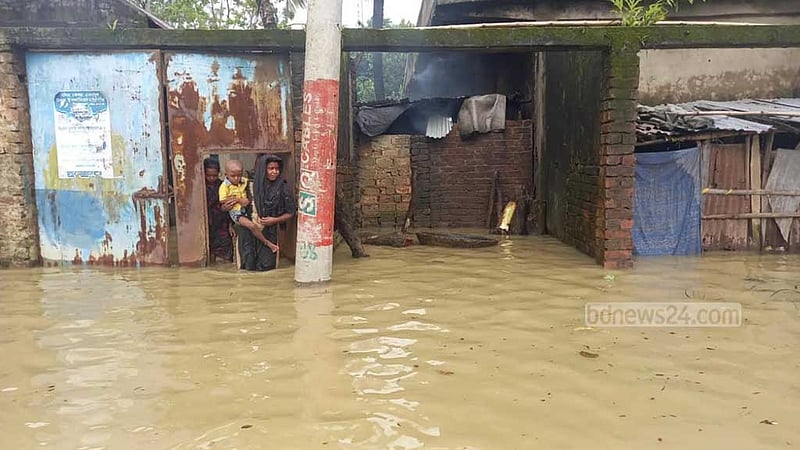 ফেনীতে বাঁধের ১০ স্থানে ভাঙন, ৪০ গ্রাম প্লাবিত
