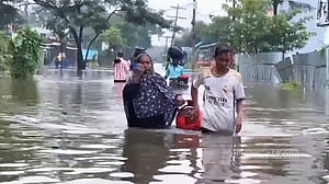 ভয়াবহ বন্যায় বিচ্ছিন্নপ্রায় ফেনী, মহাবিপদে সাড়ে তিন লাখ মানুষ
