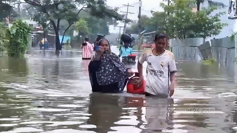 ভয়াবহ বন্যায় বিচ্ছিন্নপ্রায় ফেনী, মহাবিপদে সাড়ে তিন লাখ মানুষ