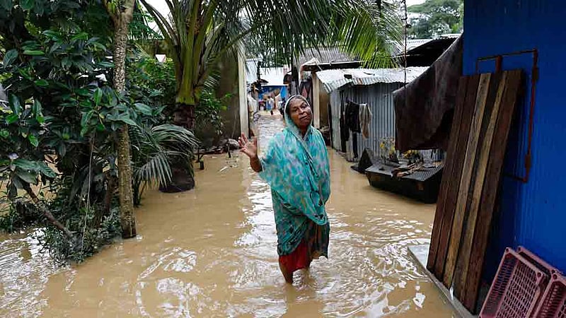 বৃষ্টি কমায় বন্যার উন্নতি, সচল হচ্ছে মোবাইল নেটওয়ার্ক