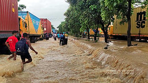 বন্যায় ৪৬২ কিলোমিটার সড়কের ক্ষতি