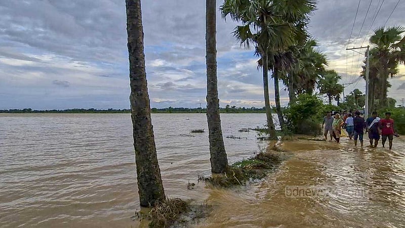 বন্যা: কুমিল্লা, নোয়াখালীতে ফিরছে মোবাইল নেটওয়ার্ক, ফেনীর উন্নতি নেই