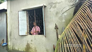 টিকে থাকার লড়াইয়ে সঙ্গী ডাকাত আতঙ্ক