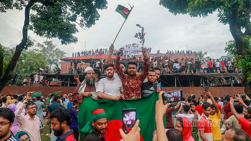 নব্বই ও চব্বিশের গণ-অভ্যুত্থানে হতাহত: আইনি সুরক্ষা চেয়ে উকিল নোটিস