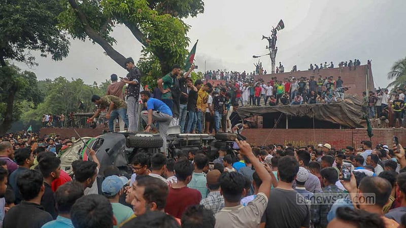 হাসিনা অধ্যায়ের অবসান, সংসদ ভেঙে নতুন নির্বাচনের উদ্যোগ