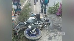 গাজীপুরে ট্রাকের চাকায় পিষ্ট হয়ে প্রাণ গেল বাইক চালকের