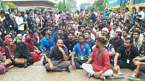 বেতনের দাবিতে গাজীপুরে দিনভর শ্রমিক বিক্ষোভ, যানজটে ভোগান্তি